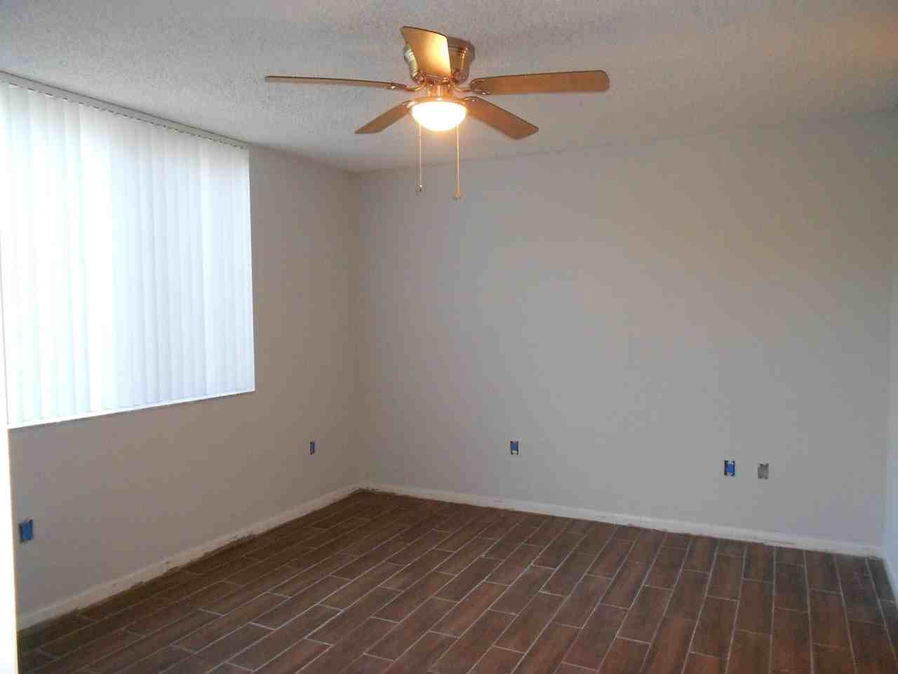 300 Scotia Dr #203 - Photo 4 of 27