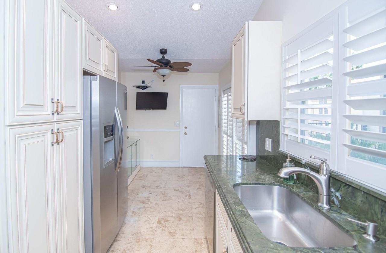 8410 Brussels Way - Photo 5 of 50