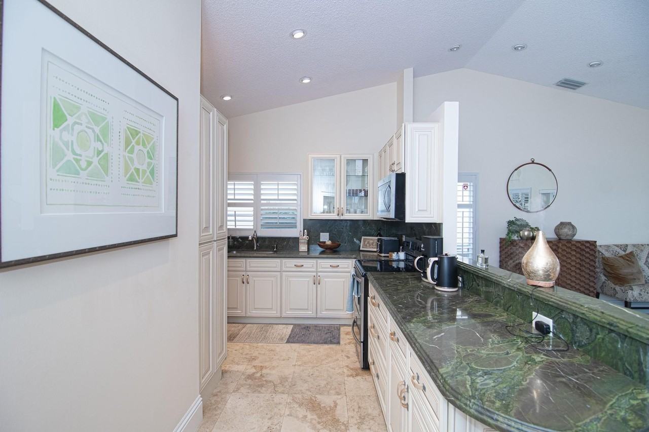 8410 Brussels Way - Photo 6 of 50