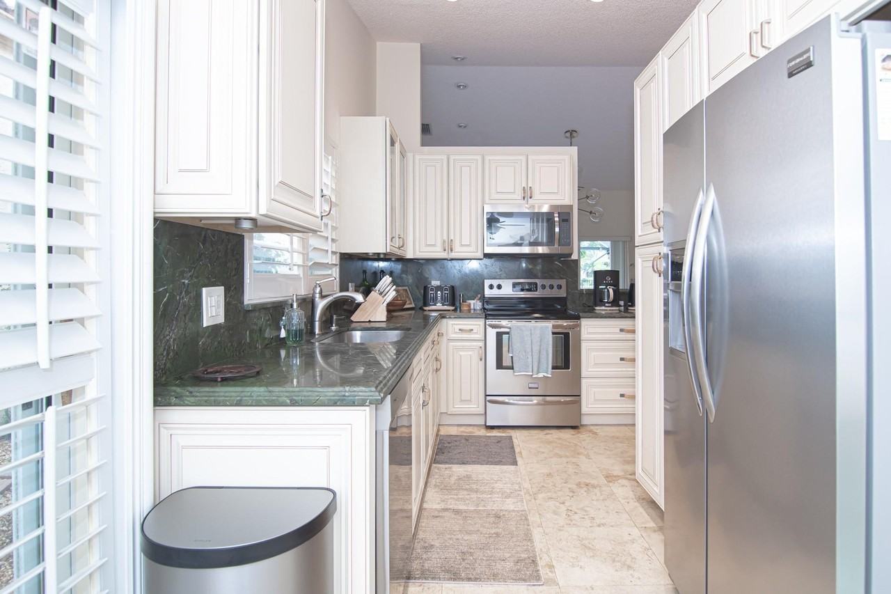 8410 Brussels Way - Photo 7 of 50