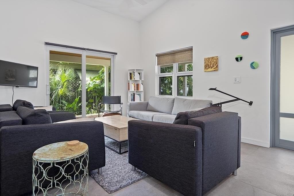 112 S J St - Photo 4 of 29