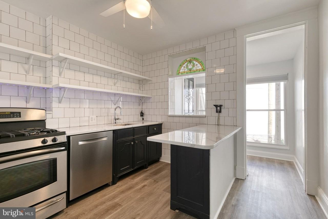 860 W 33rd St - Photo 4 of 23