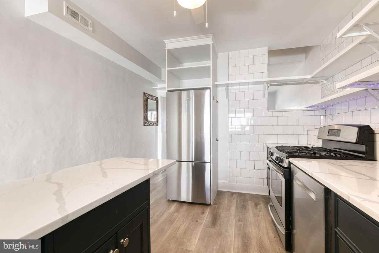 860 W 33rd St - Photo 7 of 23