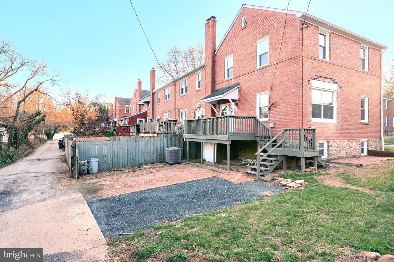 51 Briarwood Rd - Photo 4 of 25