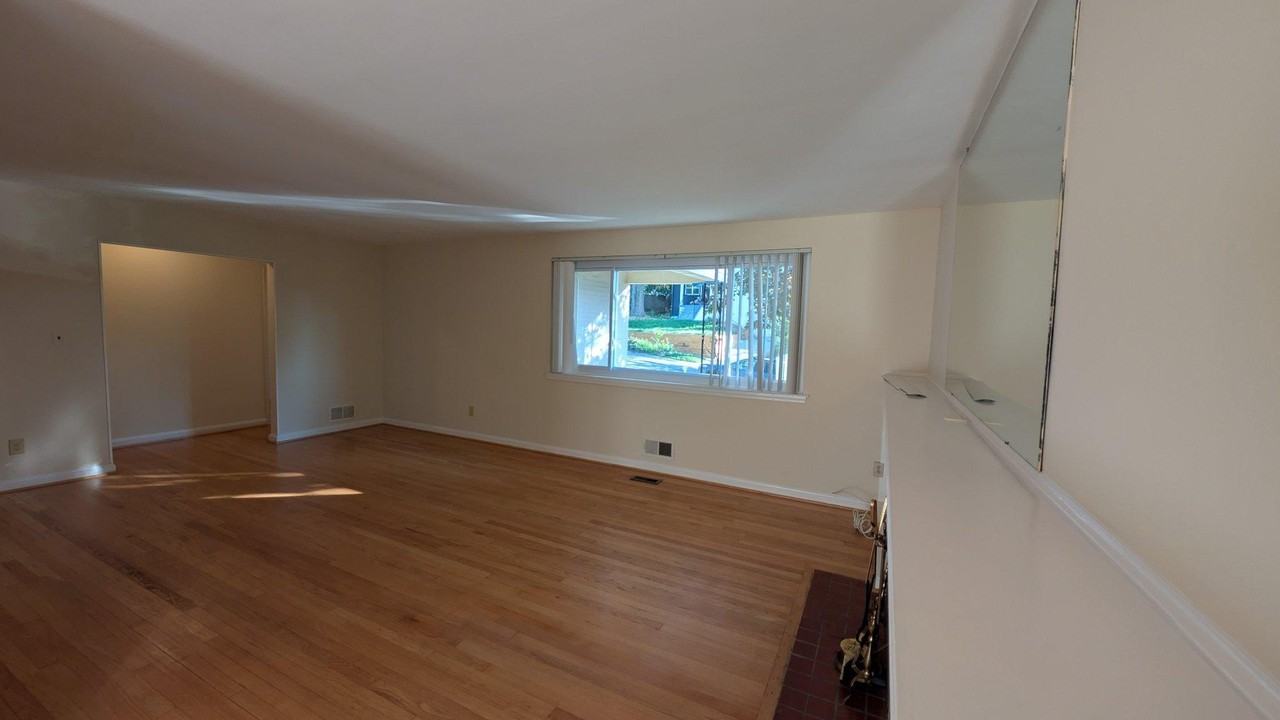 2709 Navarre Dr - Photo 7 of 28