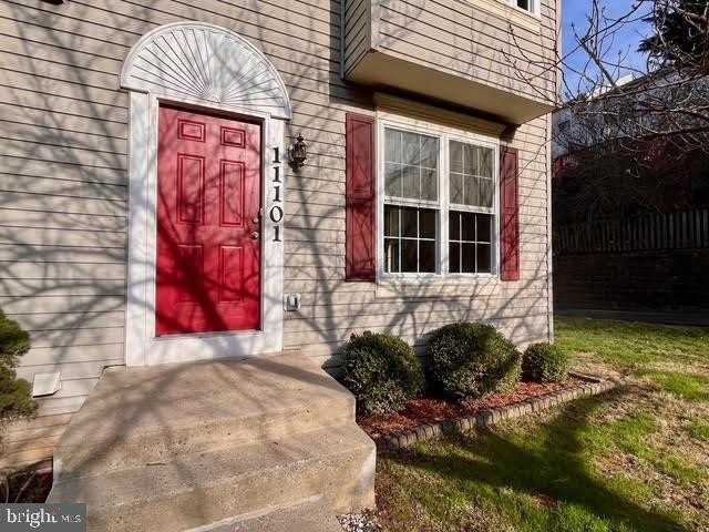 11101 Little Fox Ln - Photo 2 of 27