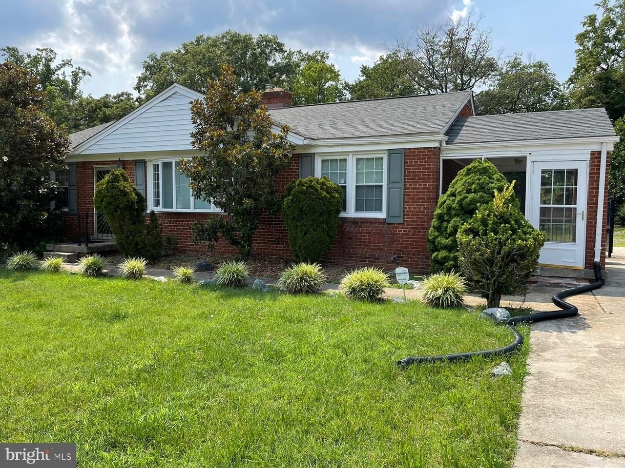 5901 Middleton Ln - Photo 2 of 20