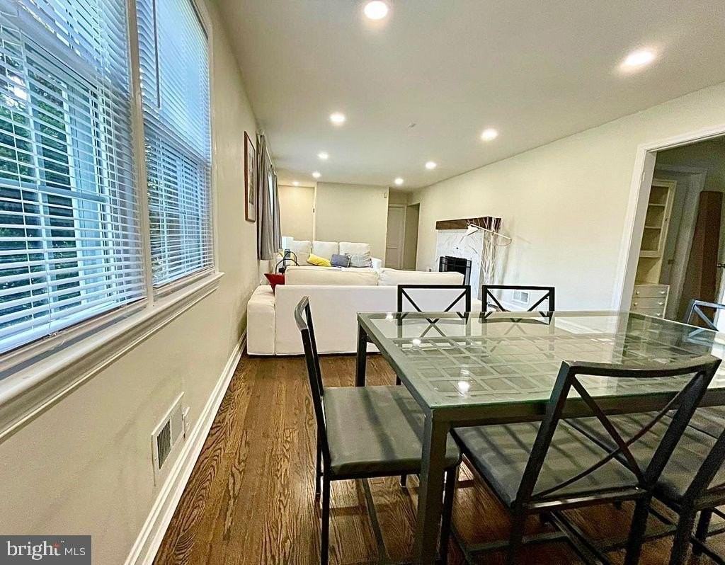 5901 Middleton Ln - Photo 6 of 20