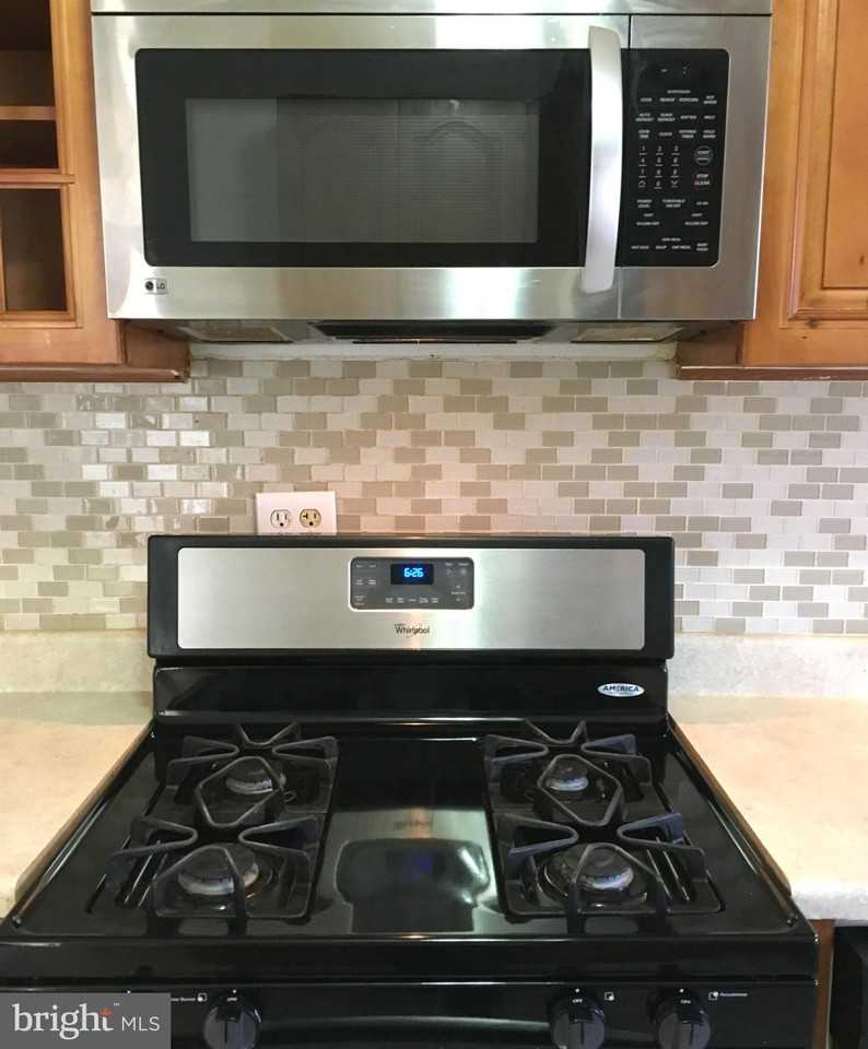 8014 Lakecrest Dr - Photo 6 of 10