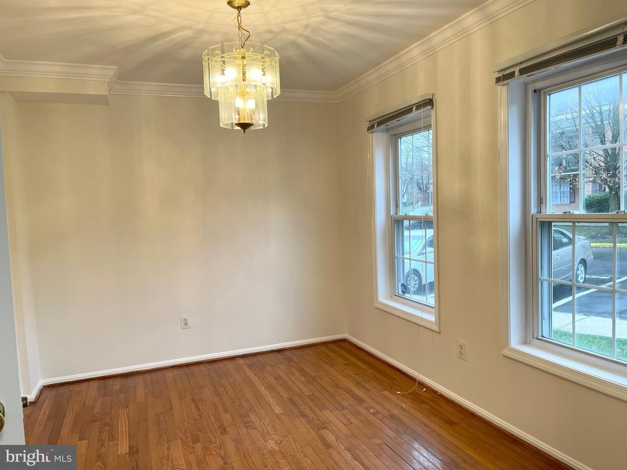 8014 Lakecrest Dr - Photo 7 of 10