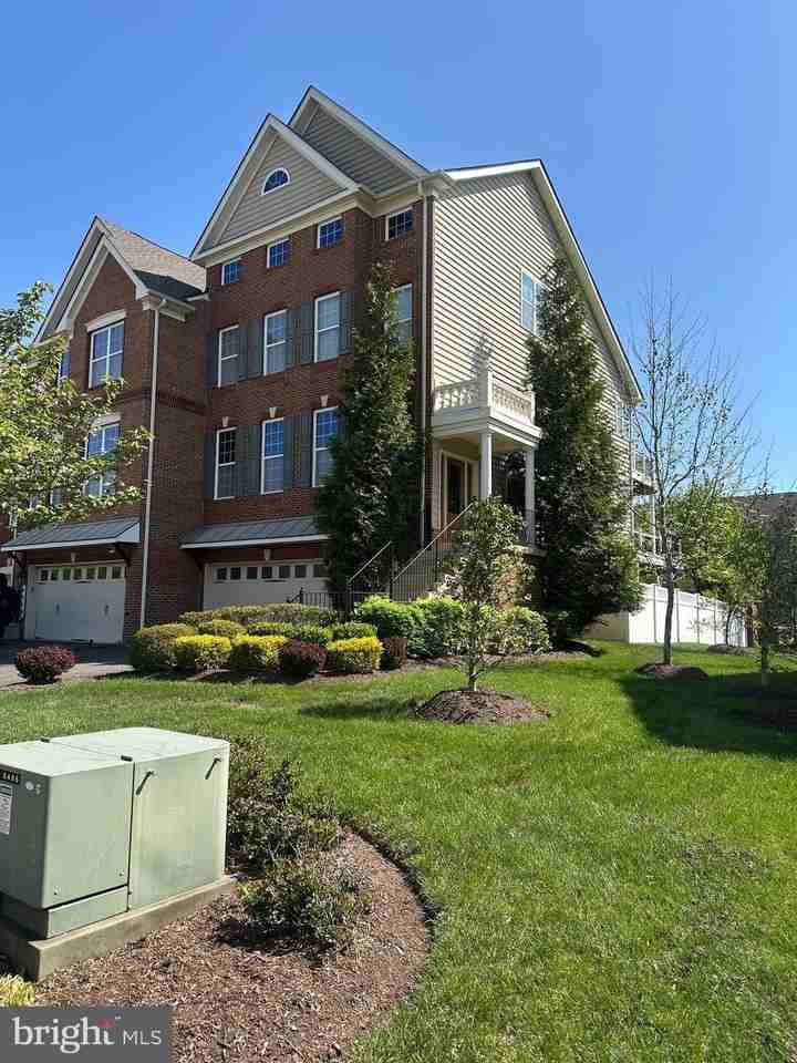 4512 Grazing Way - Photo 3 of 50