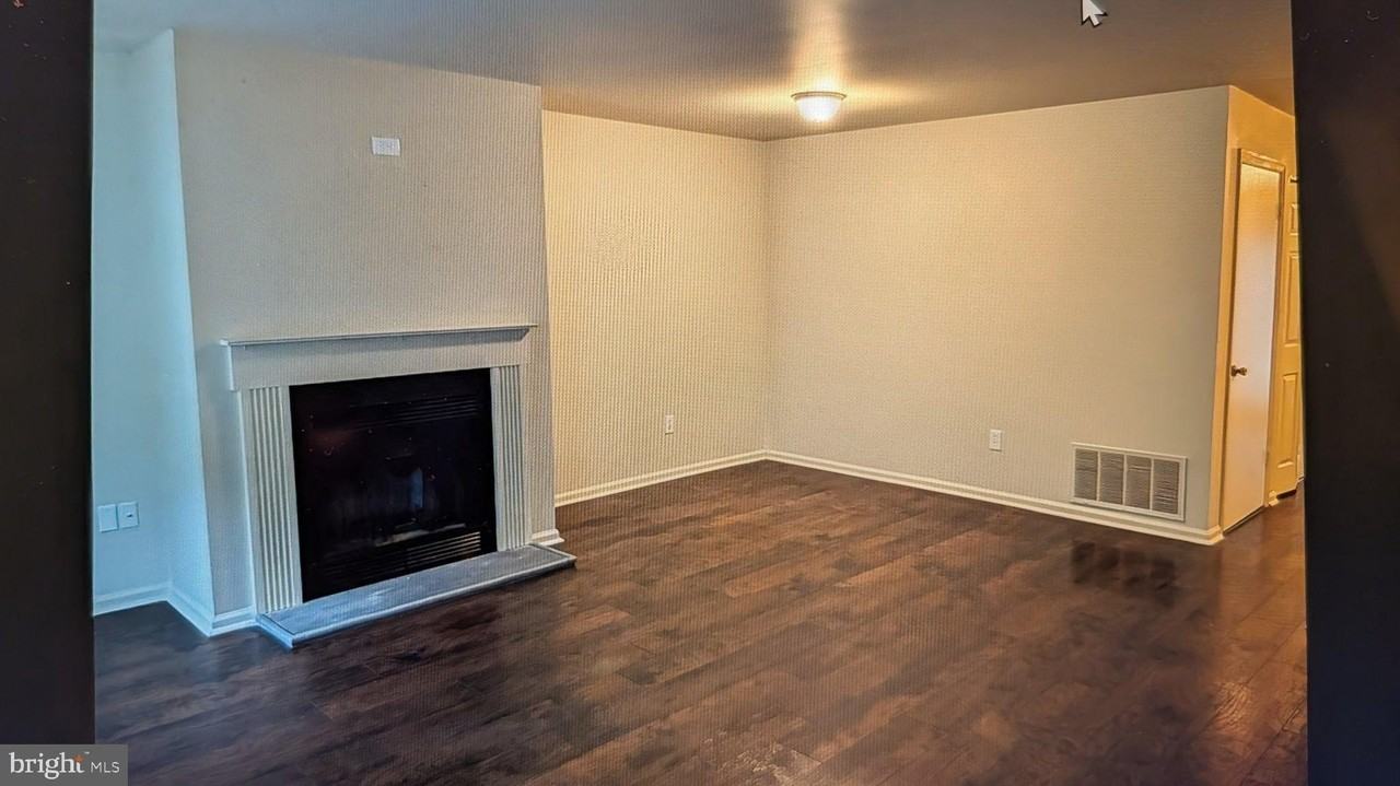1204 Huntingdon Mews - Photo 2 of 10