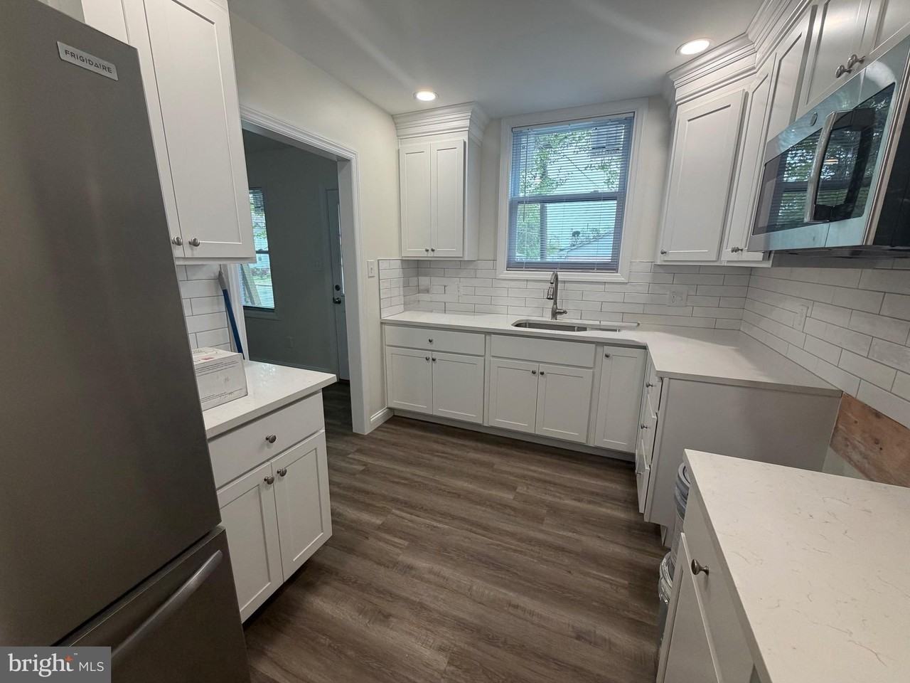 196 N Broadway #6 - Photo 6 of 12