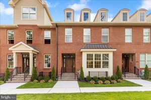 featured image of 264 W Ashland St