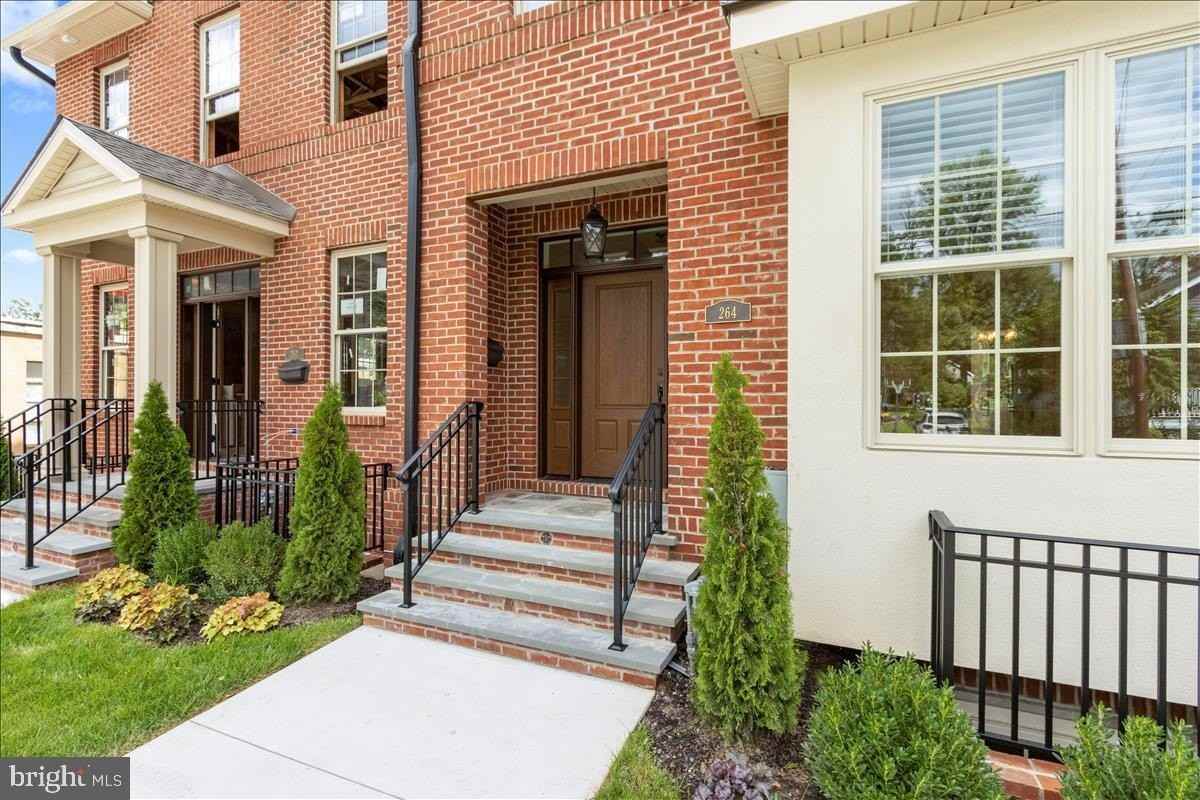 264 W Ashland St - Photo 2 of 34