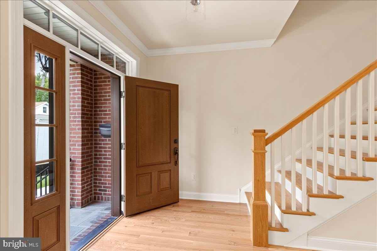 264 W Ashland St - Photo 4 of 34