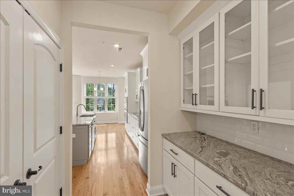 264 W Ashland St - Photo 7 of 34