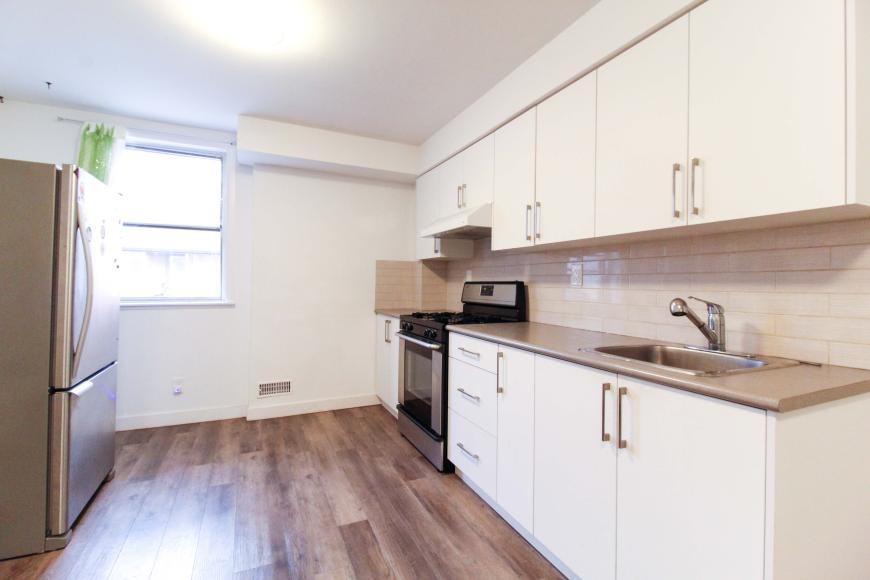 579 College St - Photo 7 of 10