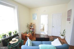 253 W Hansberry St #1F - Photo 1 of 1