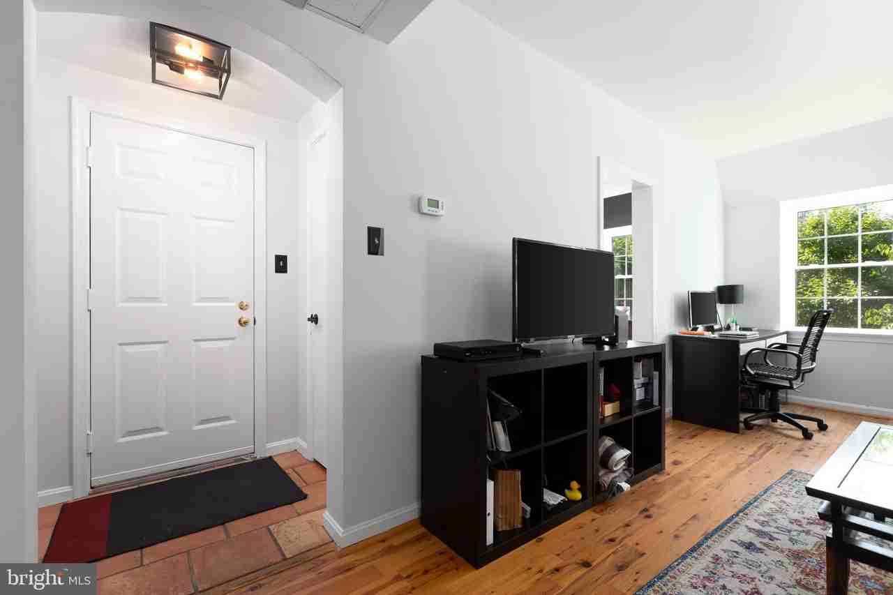 1900 Key Blvd #464 - Photo 2 of 21