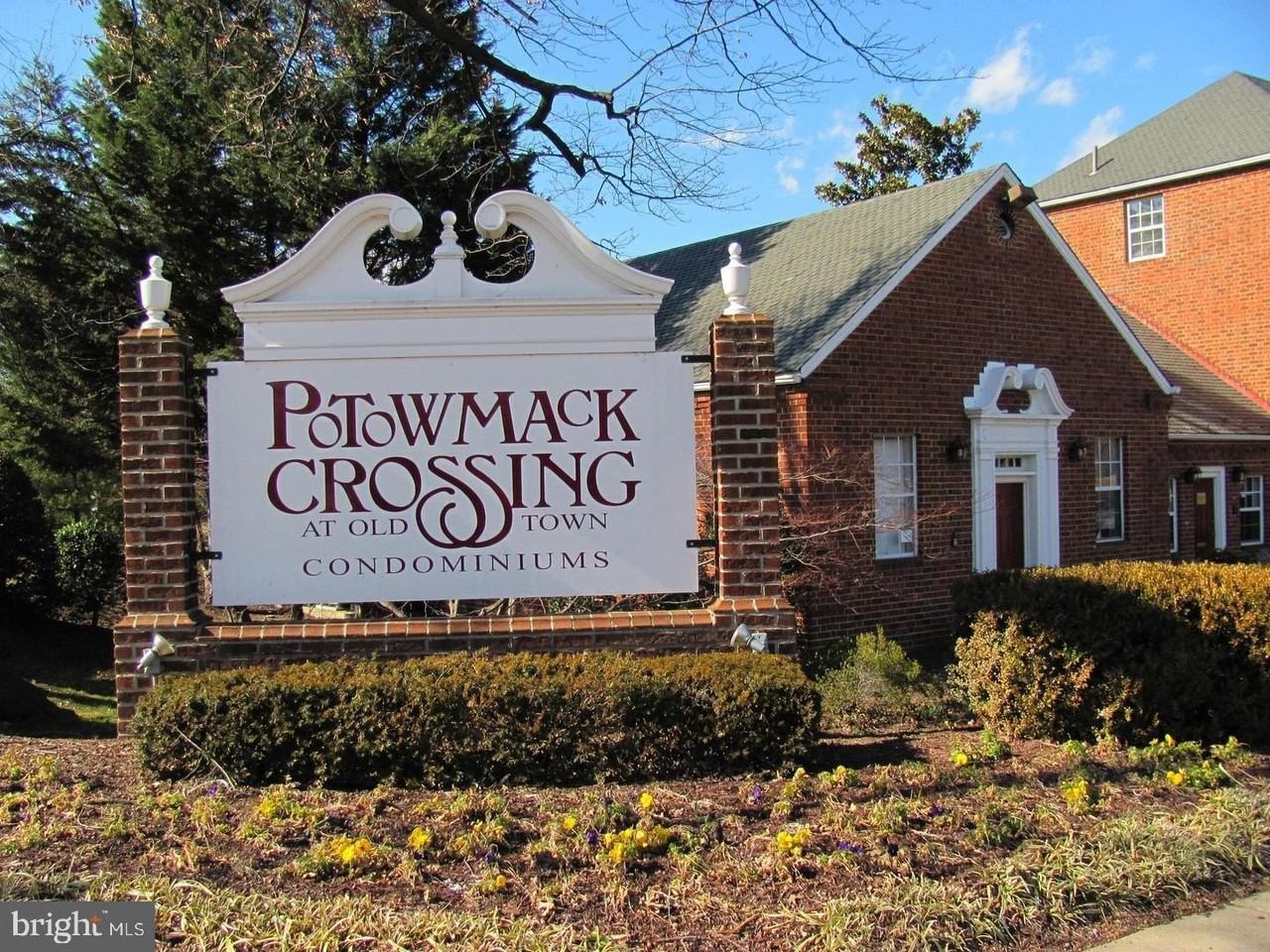 1734 W Abingdon Dr #202 - Photo 2 of 37