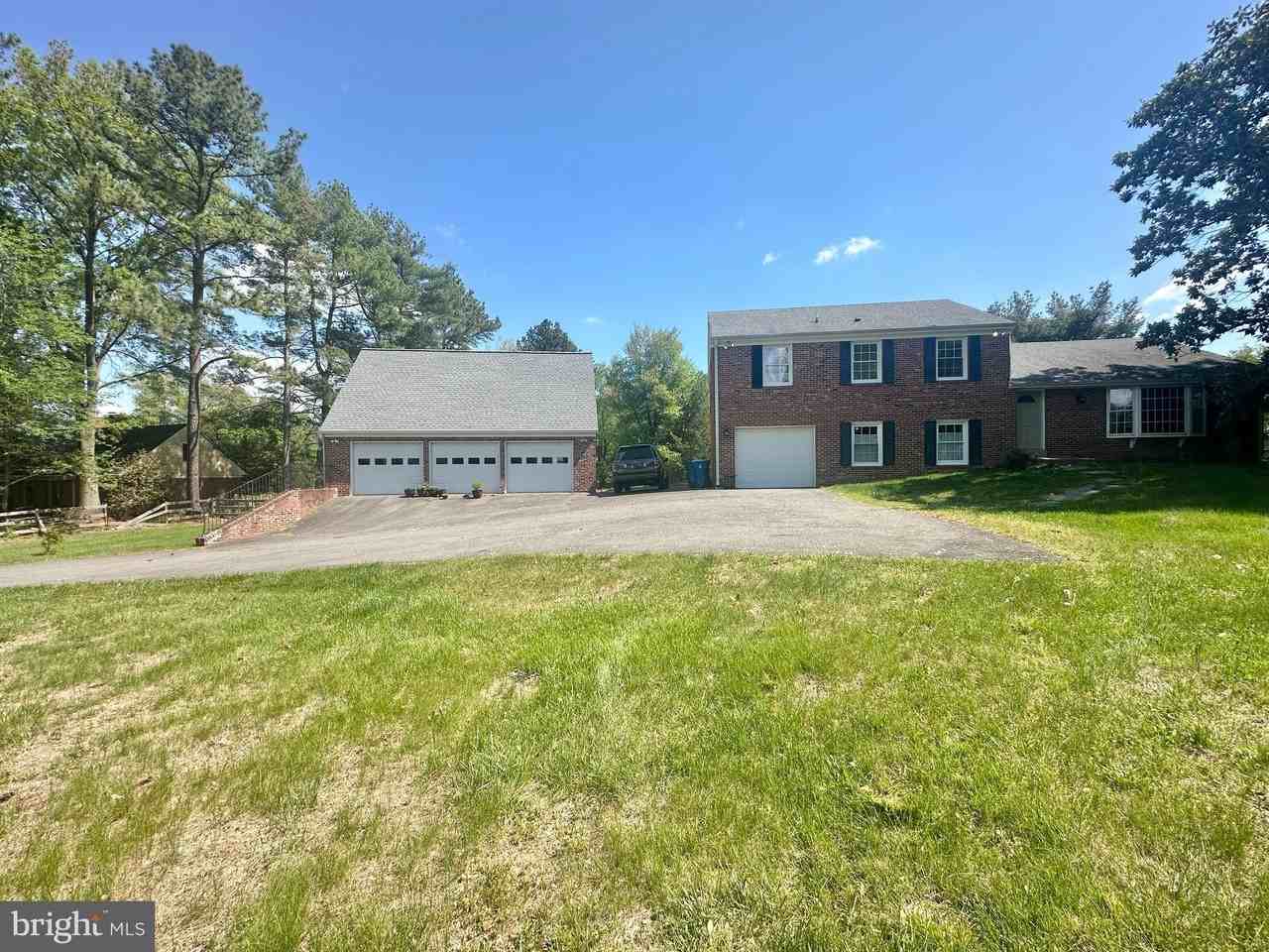 703 Kentland Dr - Photo 2 of 35