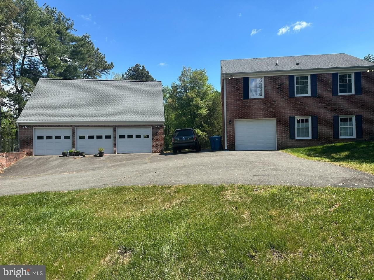 703 Kentland Dr - Photo 3 of 35