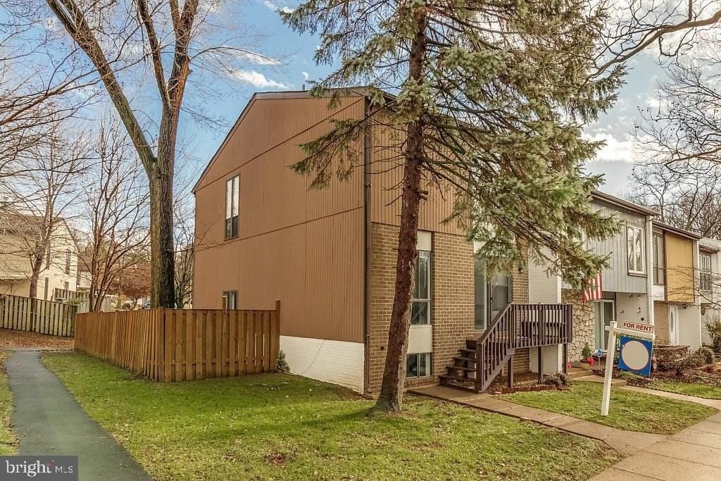 7301 Larrup Ct - Photo 2 of 40