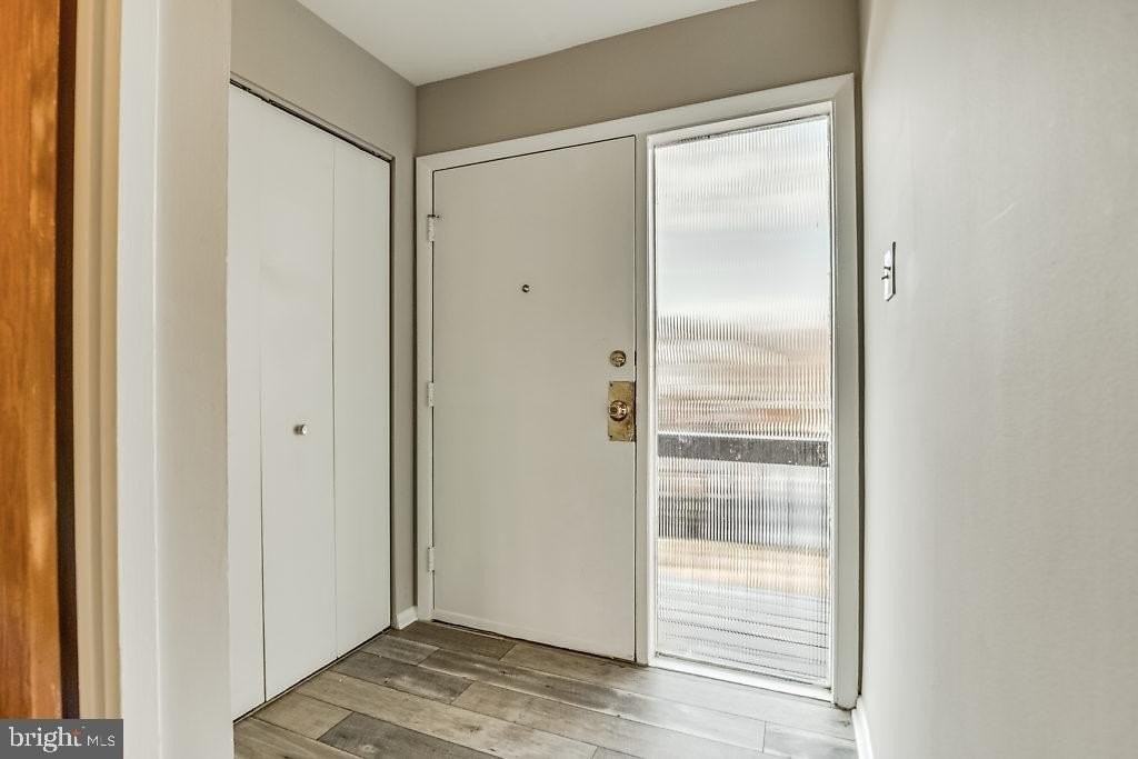 7301 Larrup Ct - Photo 3 of 40