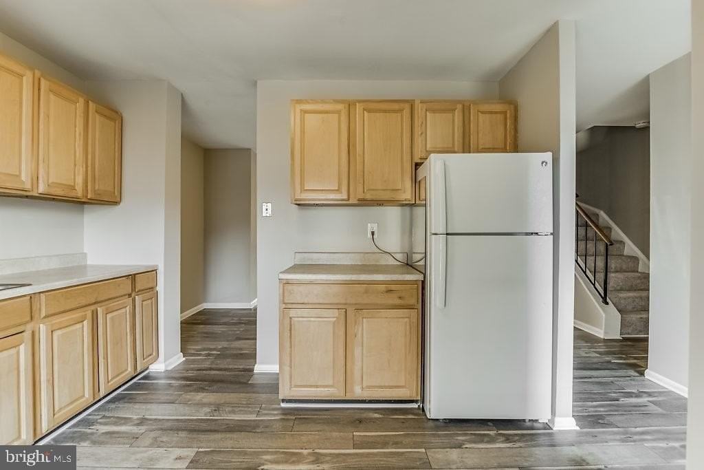 7301 Larrup Ct - Photo 6 of 40