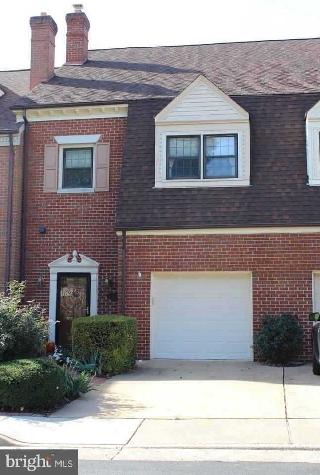 6326 Manchester Way - Photo 2 of 7