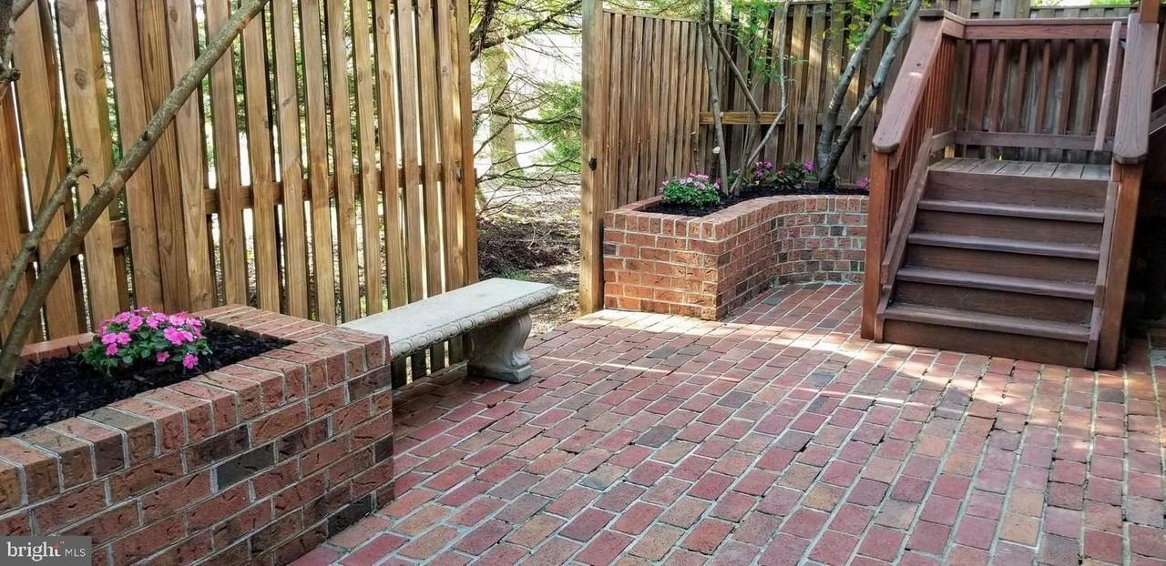 6326 Manchester Way - Photo 3 of 7