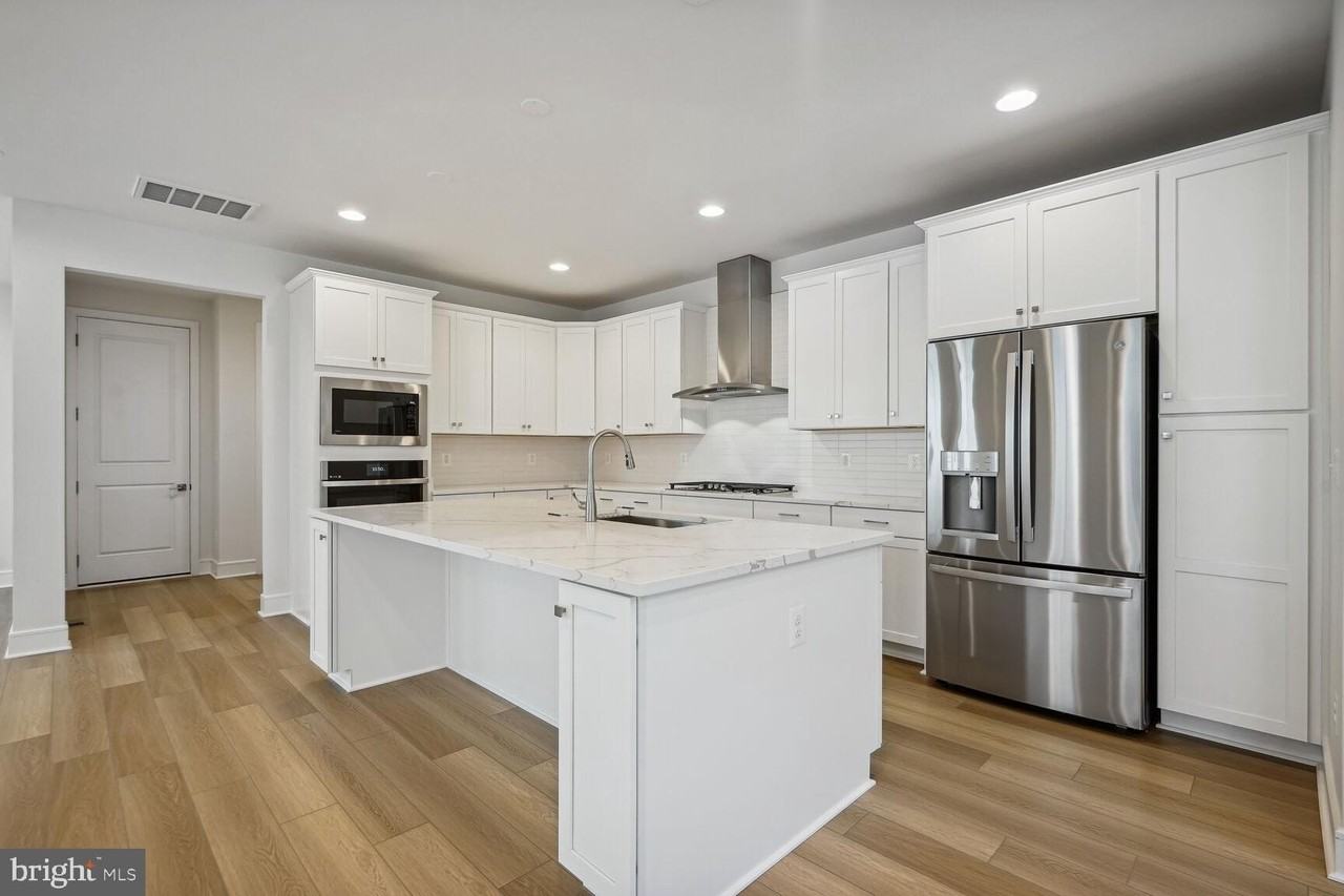 23115 Glenwood Heights Cir - Photo 6 of 27