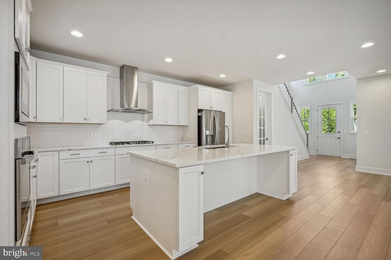 23115 Glenwood Heights Cir - Photo 7 of 27