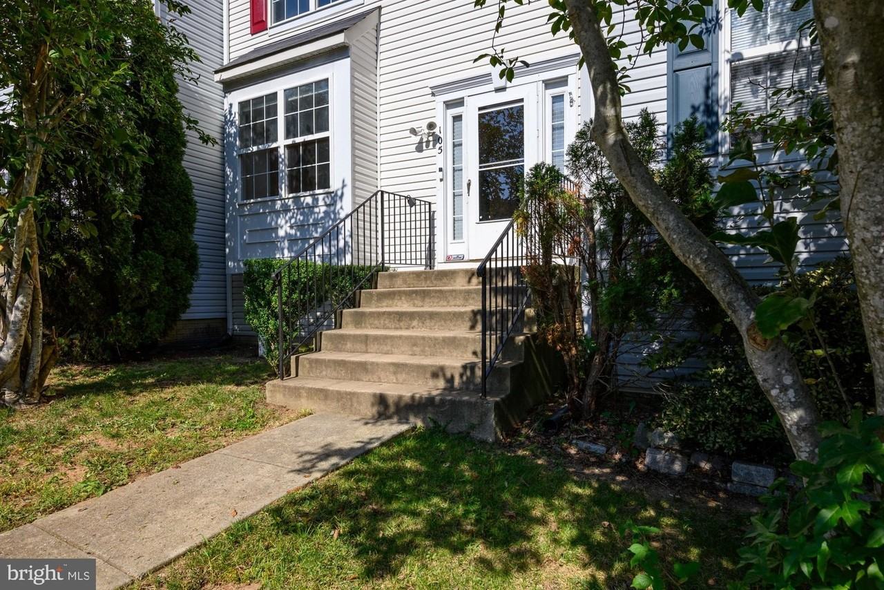 105 Brenwick Ct - Photo 3 of 28