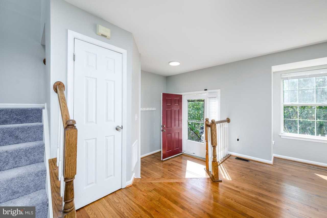 105 Brenwick Ct - Photo 4 of 28