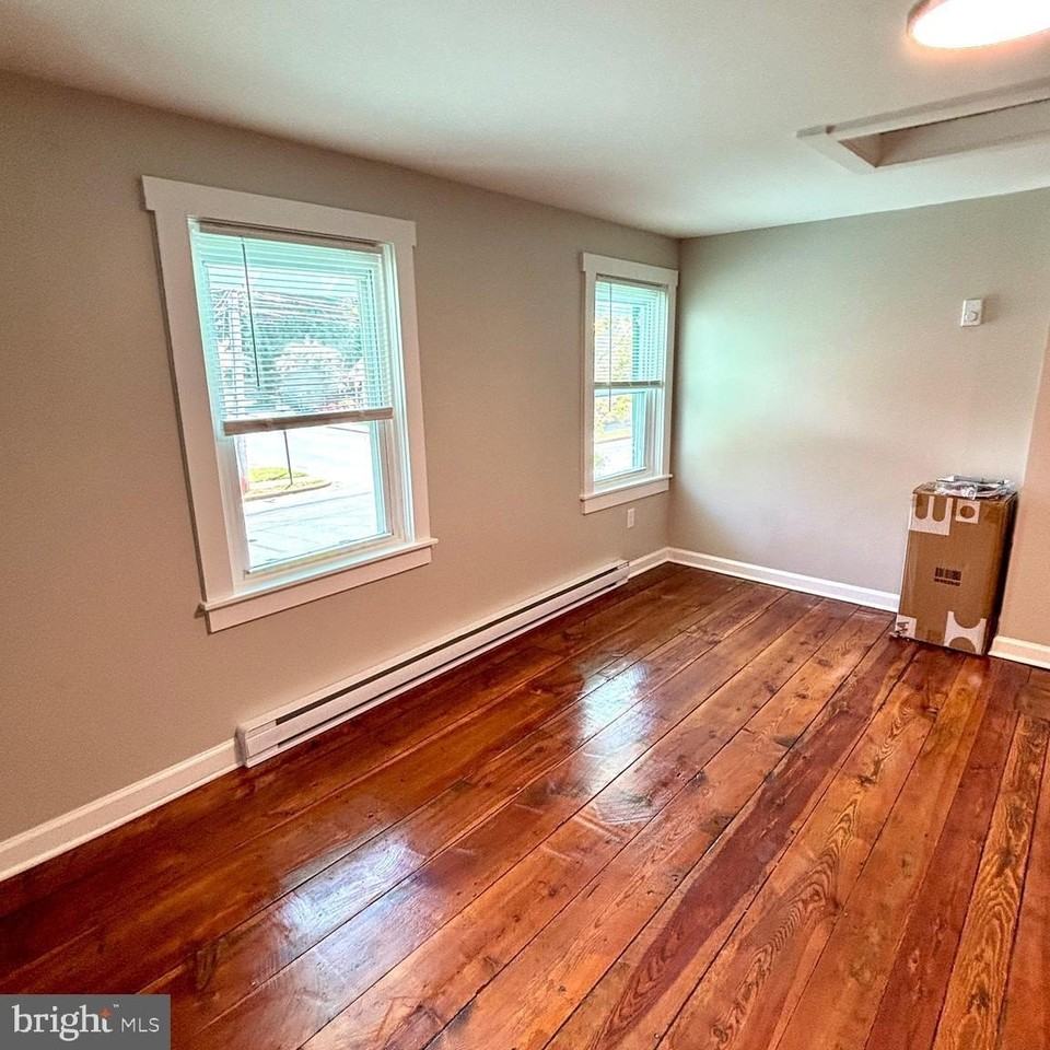 400 E Liberty St #B - Photo 7 of 32