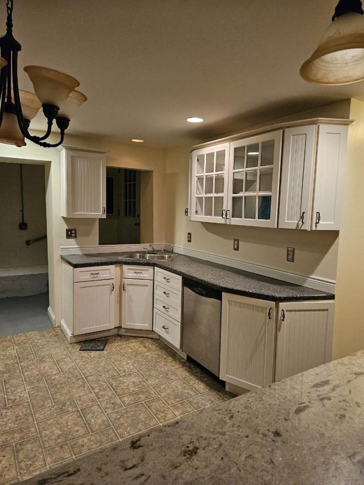 120 John St - Photo 2 of 10