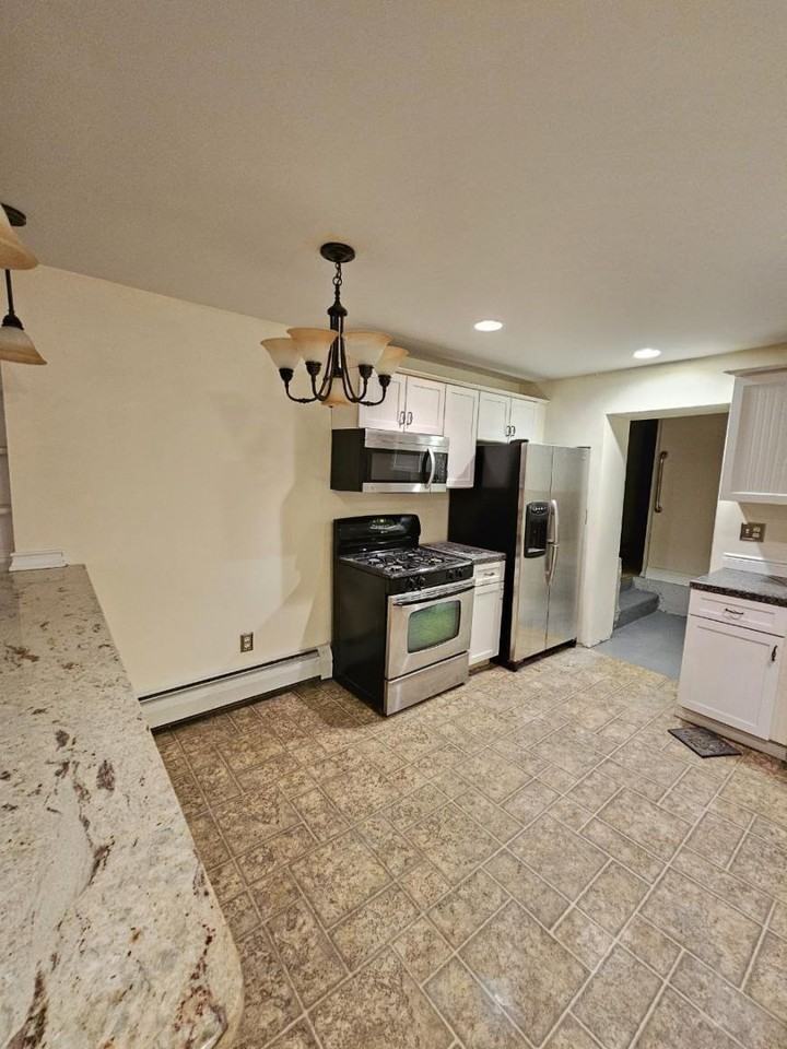 120 John St - Photo 3 of 10