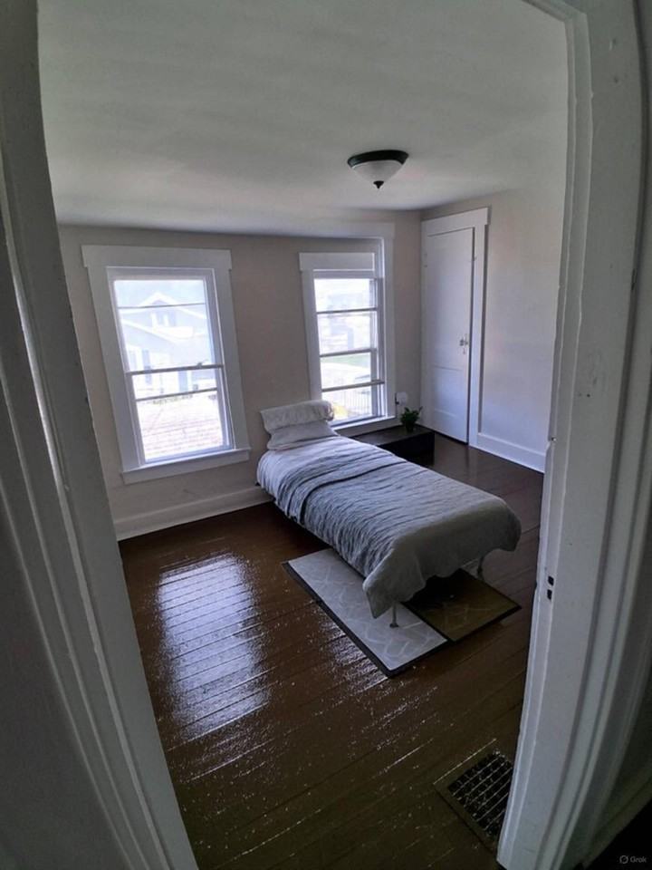 1010 S H St - Photo 2 of 6