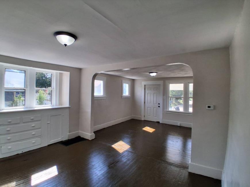 1010 S H St - Photo 3 of 6