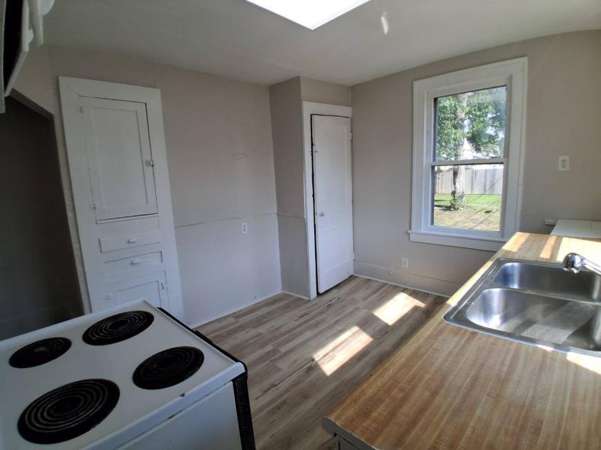 1010 S H St - Photo 6 of 6