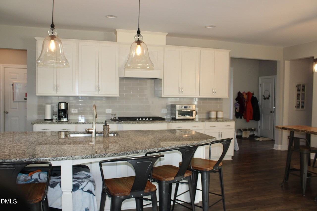 7217 Rex Rd - Photo 3 of 31