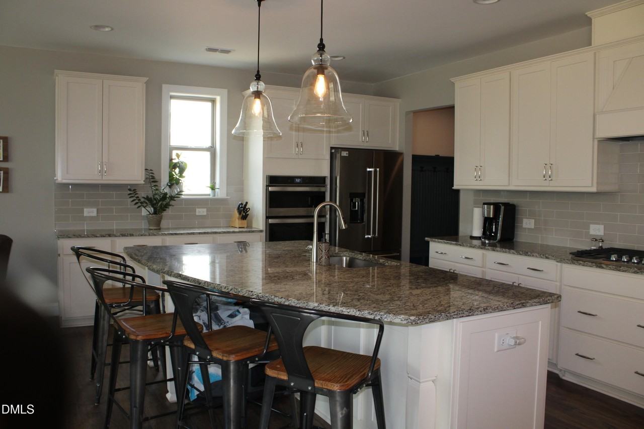 7217 Rex Rd - Photo 4 of 31
