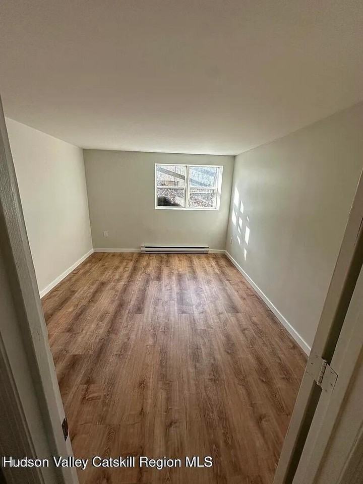 143 Vedder Rd #5 - Photo 5 of 7