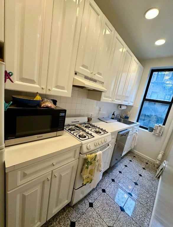 405 E 72nd St - Photo 7 of 8