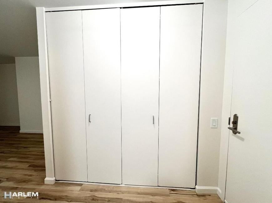 275 Greenwich St - Photo 4 of 7