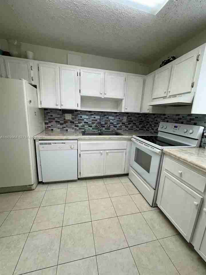 9170 Fontainebleau Blvd #406 - Photo 3 of 11