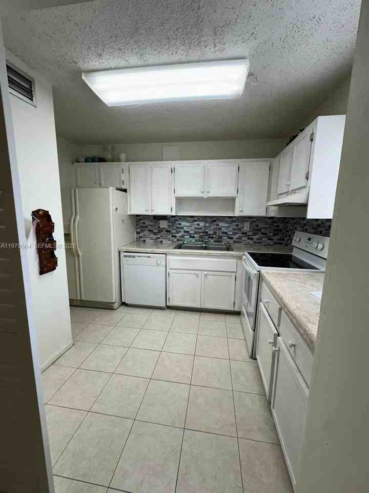 9170 Fontainebleau Blvd #406 - Photo 4 of 11