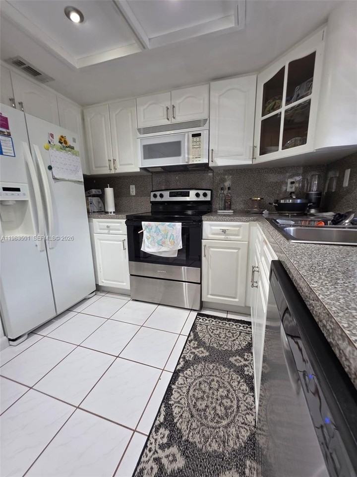 11173 Nw 7th St #201-18 - Photo 7 of 17